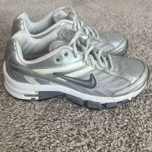 Nike running shoes size 7 woman’s